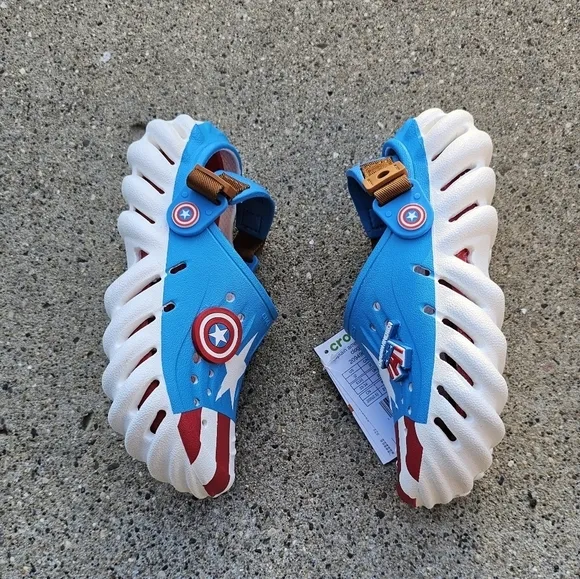 Crocs Captain America sandals youth boys size J2