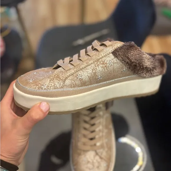 Dr.Scholl’s Mellow Mule Womens Faux Fur Lined Slip On Casual Sneakers Size 7.5