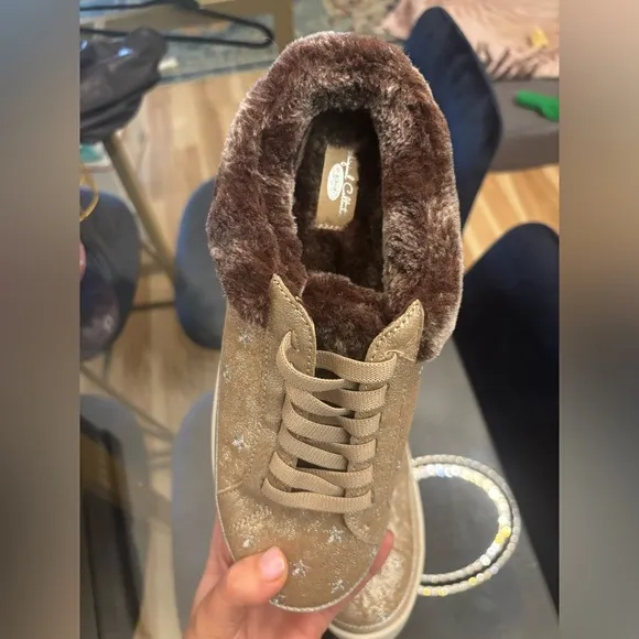 Dr.Scholl’s Mellow Mule Womens Faux Fur Lined Slip On Casual Sneakers Size 7.5