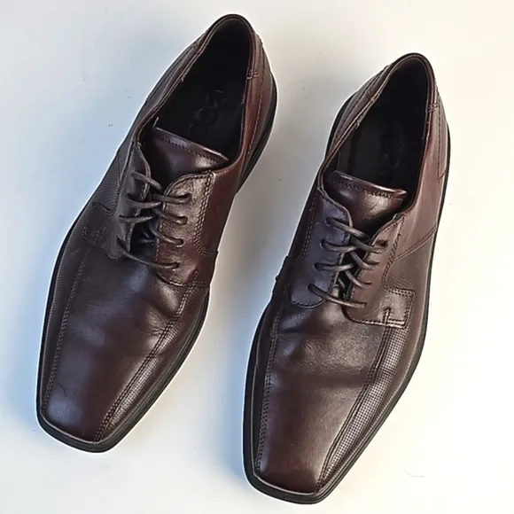 Ecco Minneapolis Tram Full Grain Leather Lace Up Square Toe Oxford Dress Shoe