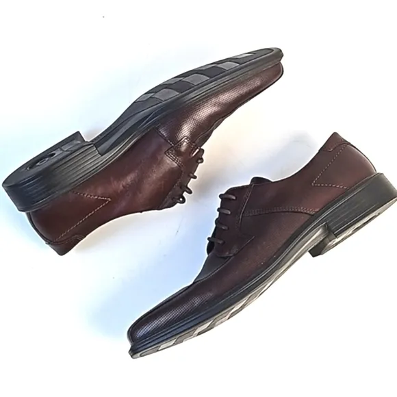 Ecco Minneapolis Tram Full Grain Leather Lace Up Square Toe Oxford Dress Shoe