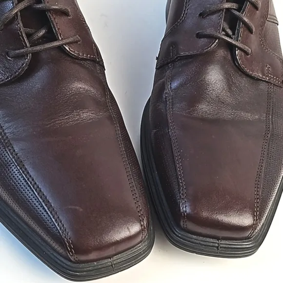 Ecco Minneapolis Tram Full Grain Leather Lace Up Square Toe Oxford Dress Shoe