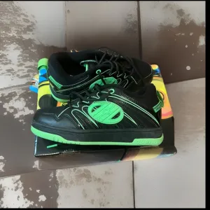 HEELYS Sneaker Rocket (Little Kid/Big Kid/Adult)  Sz3 Big Kids Unisex 4.5 (Girl)
