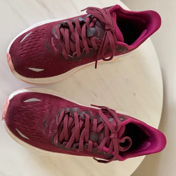 HOKA Kawana Running Shoe in Cabernet/Cherries Jubilee, Womens Size 7