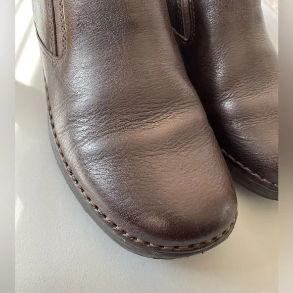 Hush Puppies mens Lunar ll brown leather slip on. NWOB size 8.5