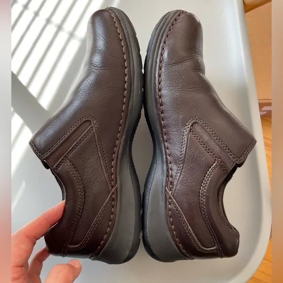 Hush Puppies mens Lunar ll brown leather slip on. NWOB size 8.5