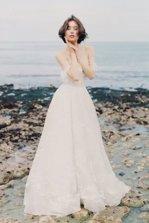 Ivory Long Lace Spaghetti Straps Sweep/Brush Train Beach Wedding Dresses Bridal Gown OK922