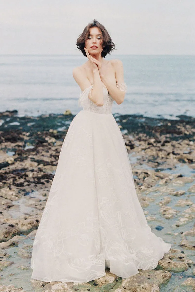 Ivory Long Lace Spaghetti Straps Sweep/Brush Train Beach Wedding Dresses Bridal Gown OK922