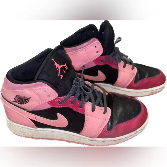 Jordan 1 Mid Coral Chalk