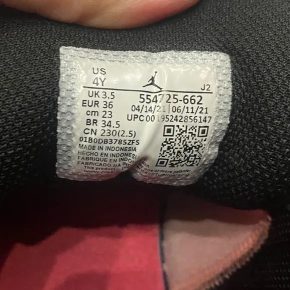 Jordan 1 Mid Coral Chalk
