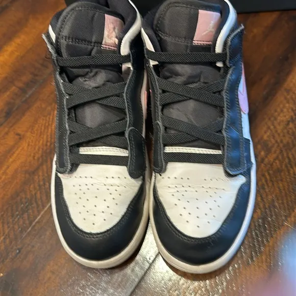 Jordan 1 Mid White Black Light Arctic Pink