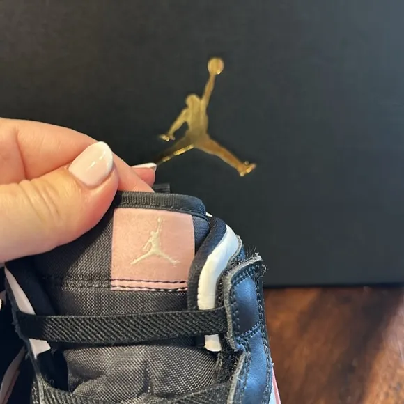 Jordan 1 Mid White Black Light Arctic Pink