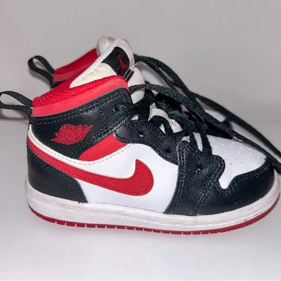 Jordan Retro High Kids Sneakers Black and Red.