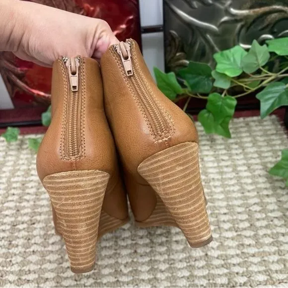 KORKS Oliana Wedge Bootie in Tan Size 9
