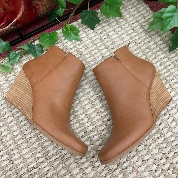 KORKS Oliana Wedge Bootie in Tan Size 9