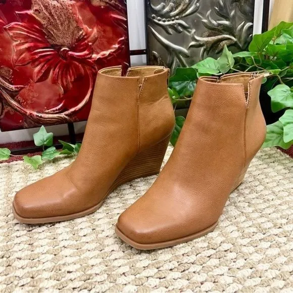 KORKS Oliana Wedge Bootie in Tan Size 9