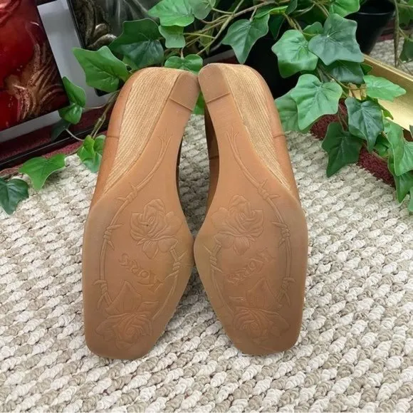 KORKS Oliana Wedge Bootie in Tan Size 9
