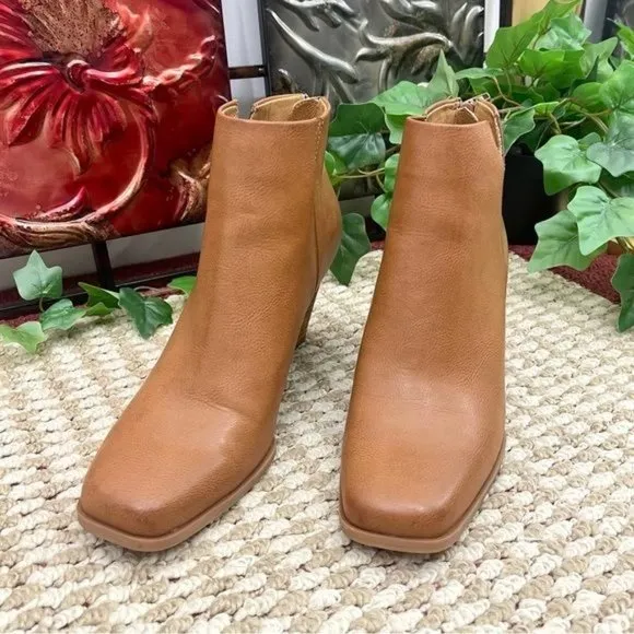 KORKS Oliana Wedge Bootie in Tan Size 9