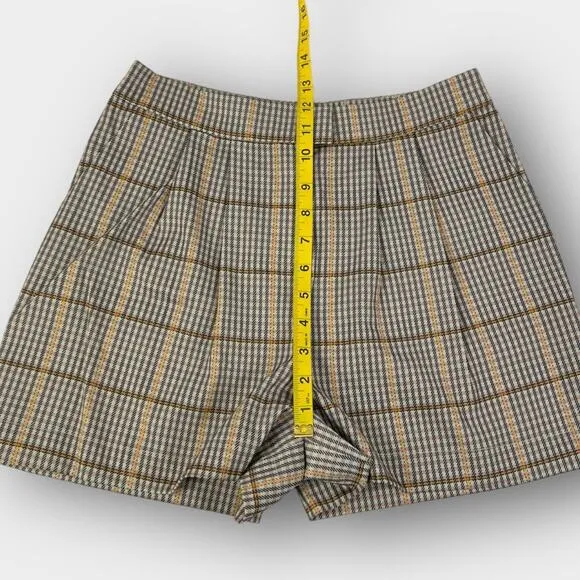 L'AGENCE Pleated Houndstooth Plaid Poly Satin Shorts in Chai Size 2 NEW