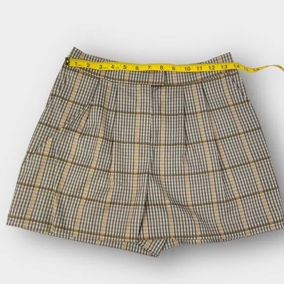 L'AGENCE Pleated Houndstooth Plaid Poly Satin Shorts in Chai Size 2 NEW