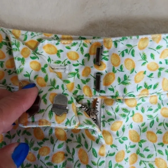 Lands End Lemon Print‎ Mid Rise Shorts