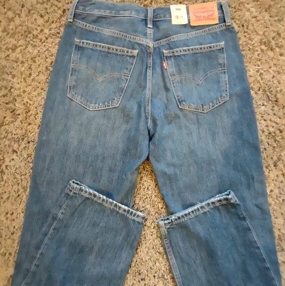 LEVI STRAUSS, Waist 32 &quot; Low Pro Straight 28, NWT 69.99. UNISEX