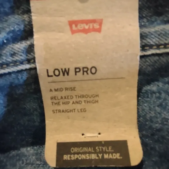 LEVI STRAUSS, Waist 32 &quot; Low Pro Straight 28, NWT 69.99. UNISEX