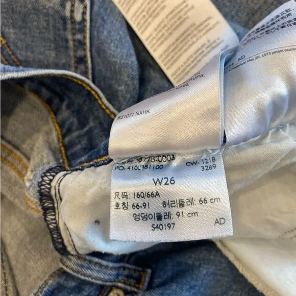 Levi’s Premium Classic Mom Jeans in Mom’s The Word - Dark Wash