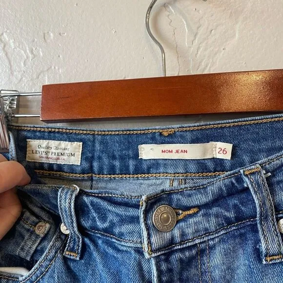 Levi’s Premium Classic Mom Jeans in Mom’s The Word - Dark Wash