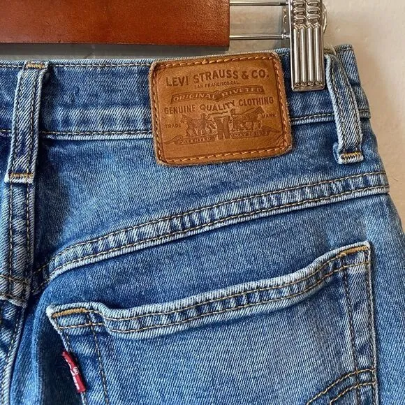 Levi’s Premium Classic Mom Jeans in Mom’s The Word - Dark Wash