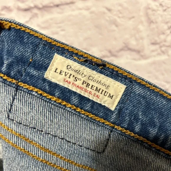 Levi's Premium Wedgie Straight Jeans size 29