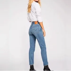 Levi's Premium Wedgie Straight Jeans size 29