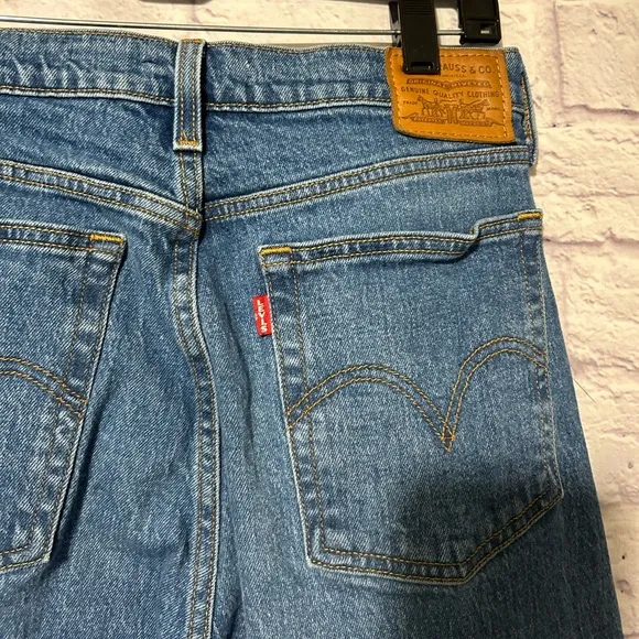 Levi's Premium Wedgie Straight Jeans size 29