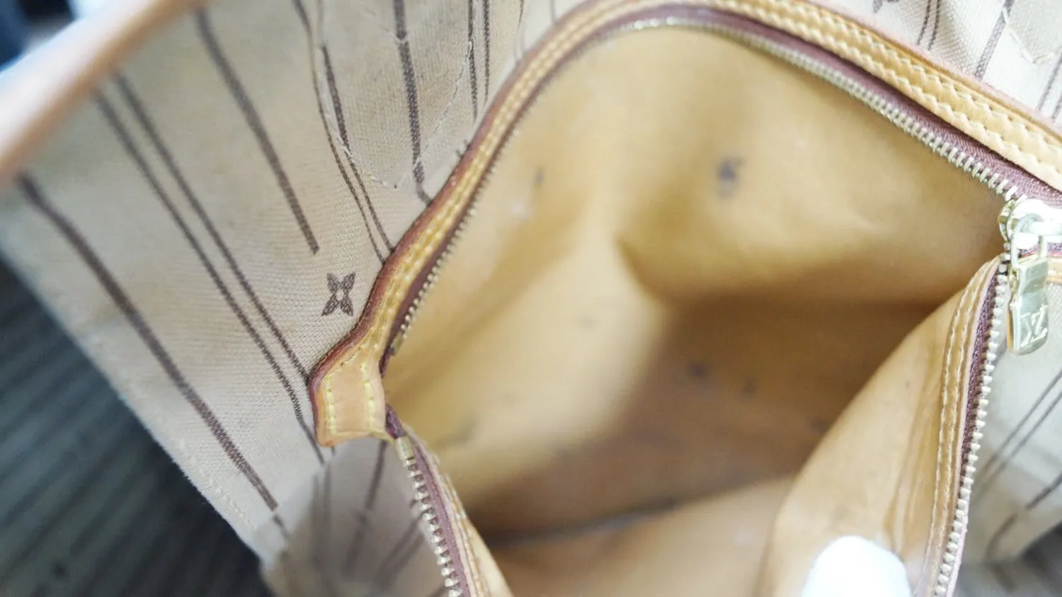 LOUIS VUITTON Monogram Canvas Neverfull GM Brown Tote Bag