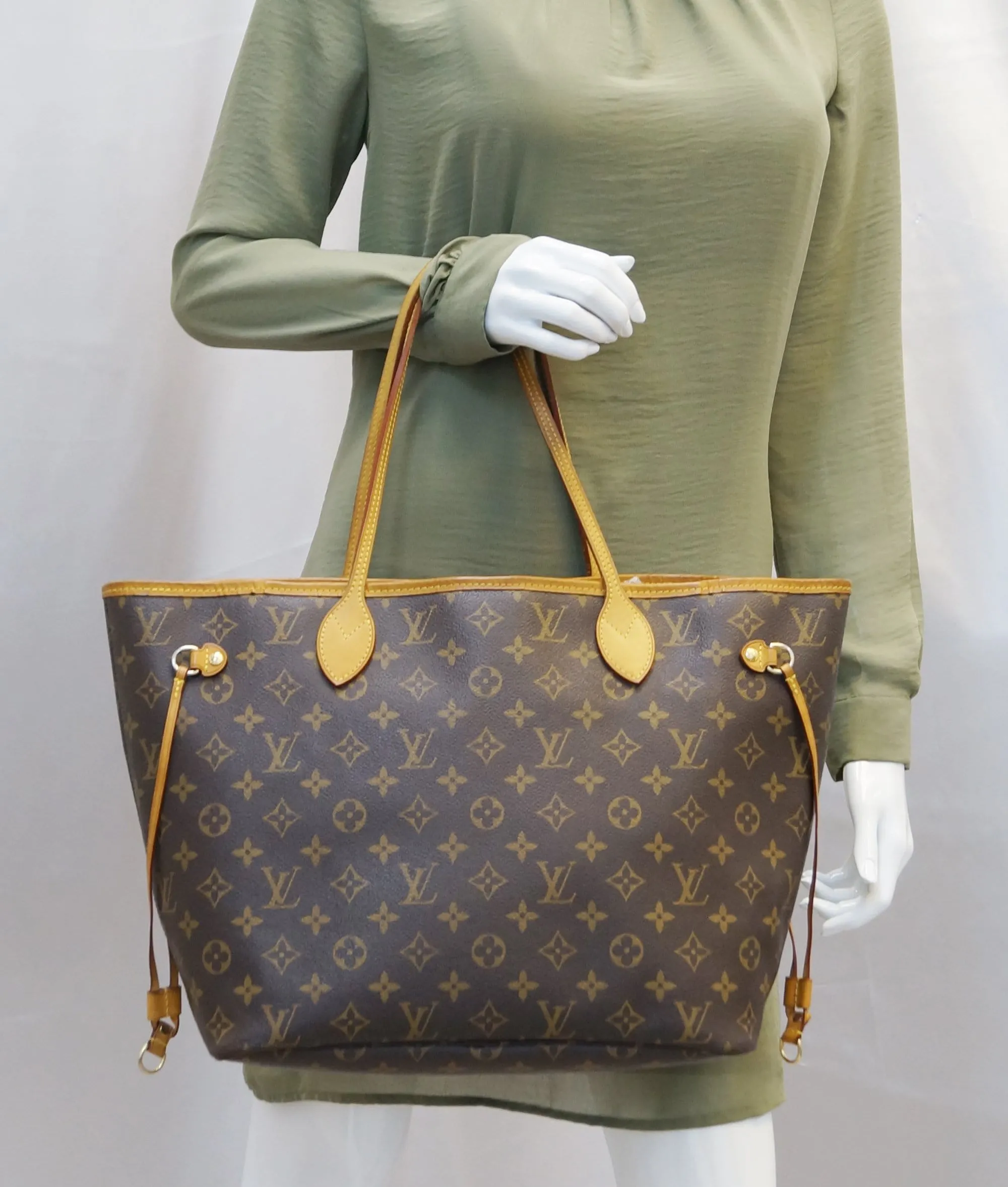 LOUIS VUITTON Monogram Canvas Neverfull MM Shoulder Bag Yellow Interior