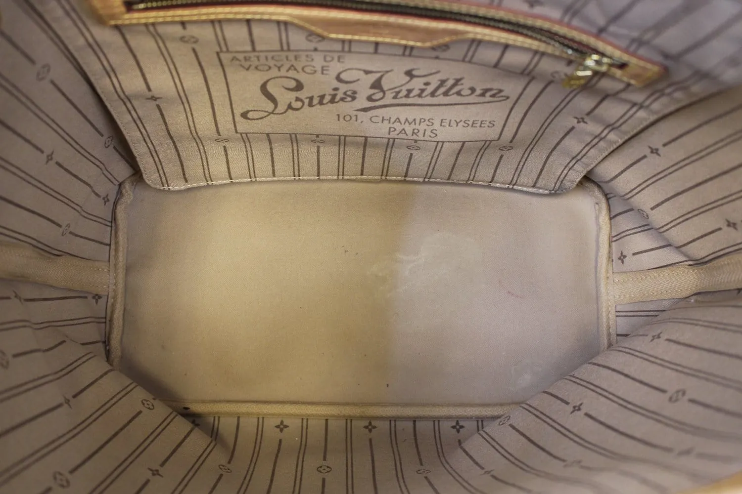 LOUIS VUITTON Monogram Neverfull MM Shoulder Bag