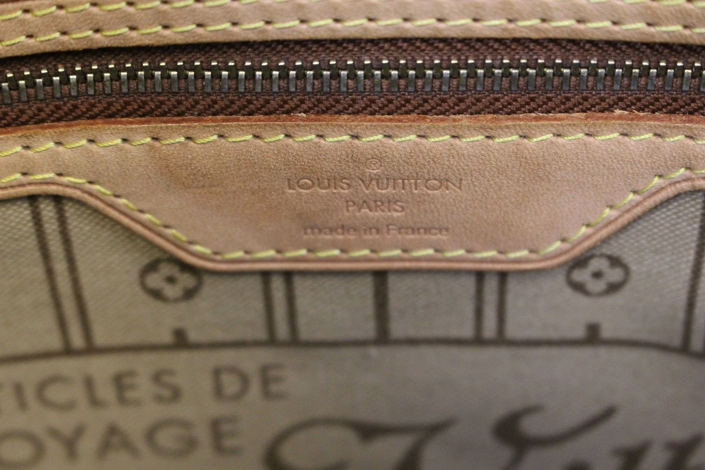 LOUIS VUITTON Monogram Neverfull MM Shoulder Bag