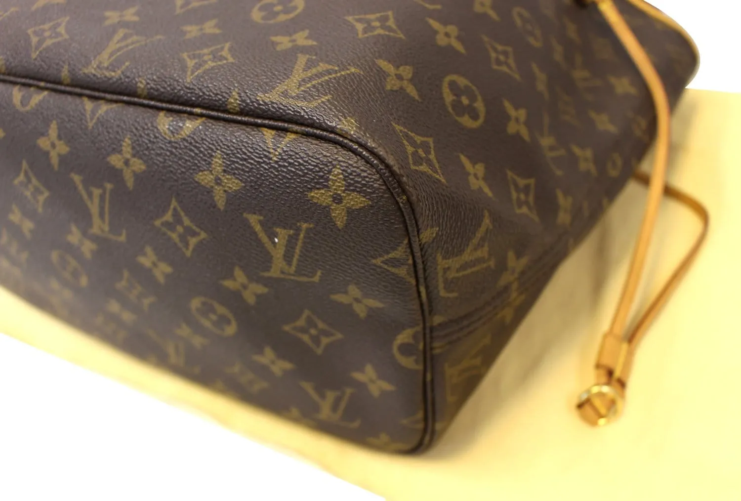 LOUIS VUITTON Monogram Neverfull MM Shoulder Bag