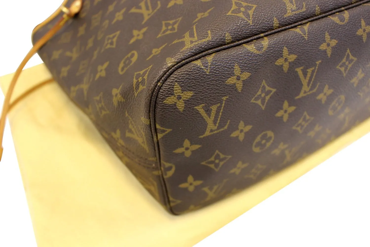 LOUIS VUITTON Monogram Neverfull MM Shoulder Bag