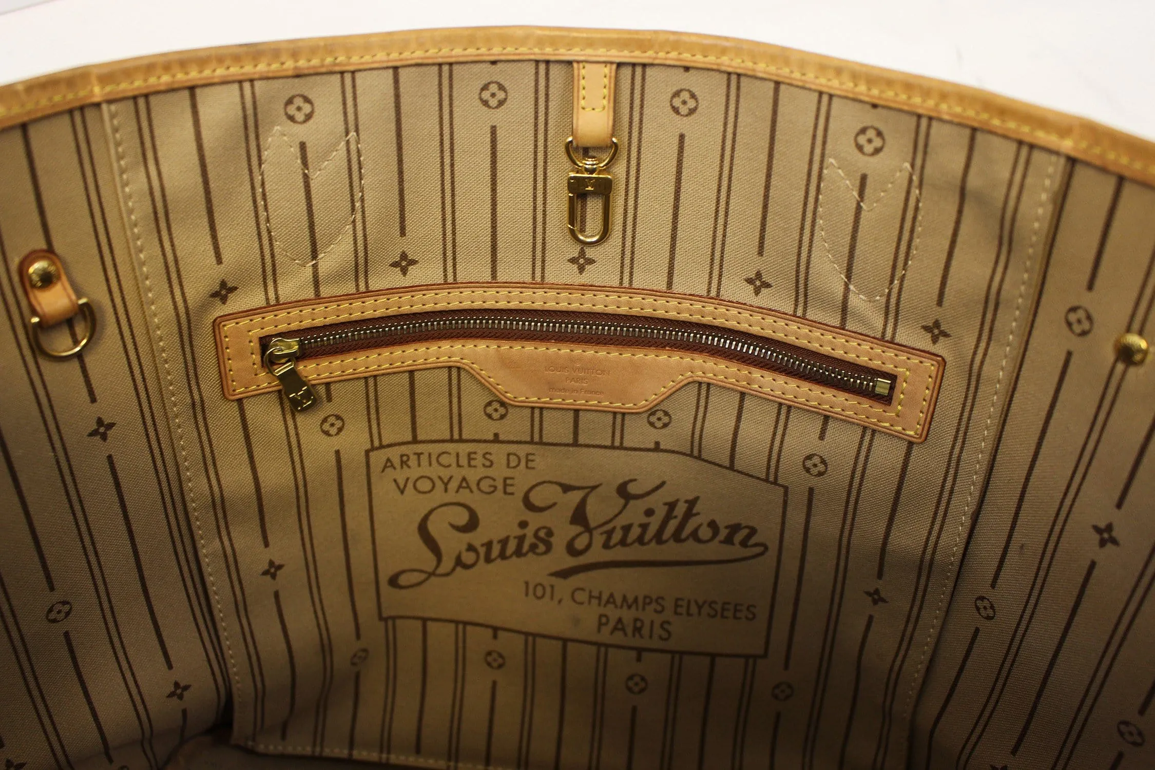LOUIS VUITTON Monogram Neverfull MM Shoulder Bag