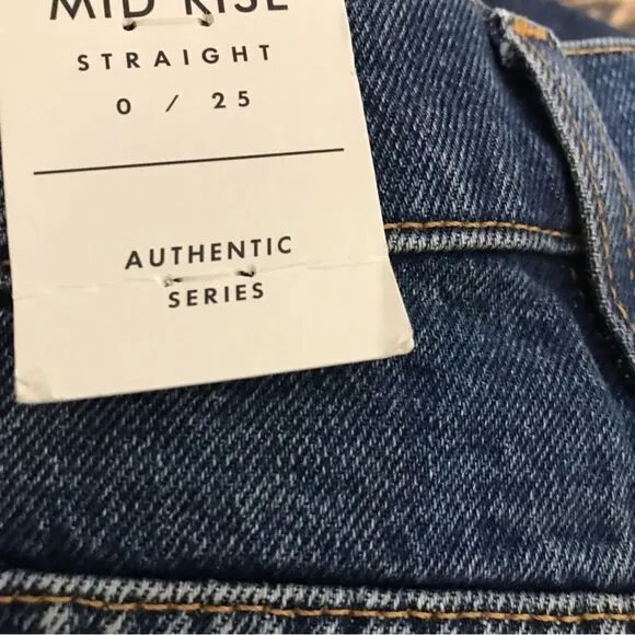 Lucky Brand NWT Midrise Authentic Straight Size 25
