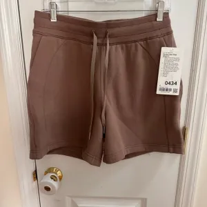 Lululemon scuba shorts NWT