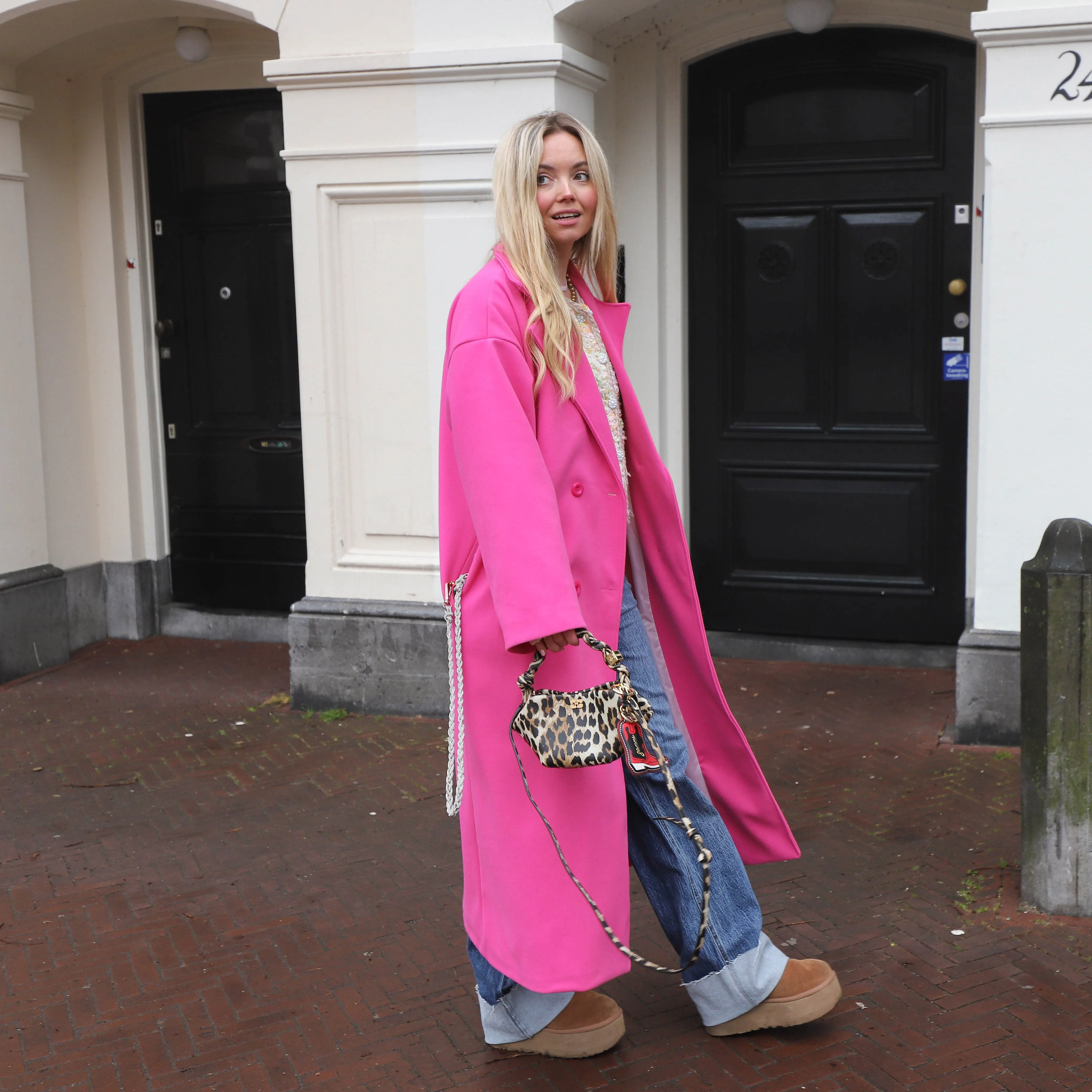 Mae mantel roze
