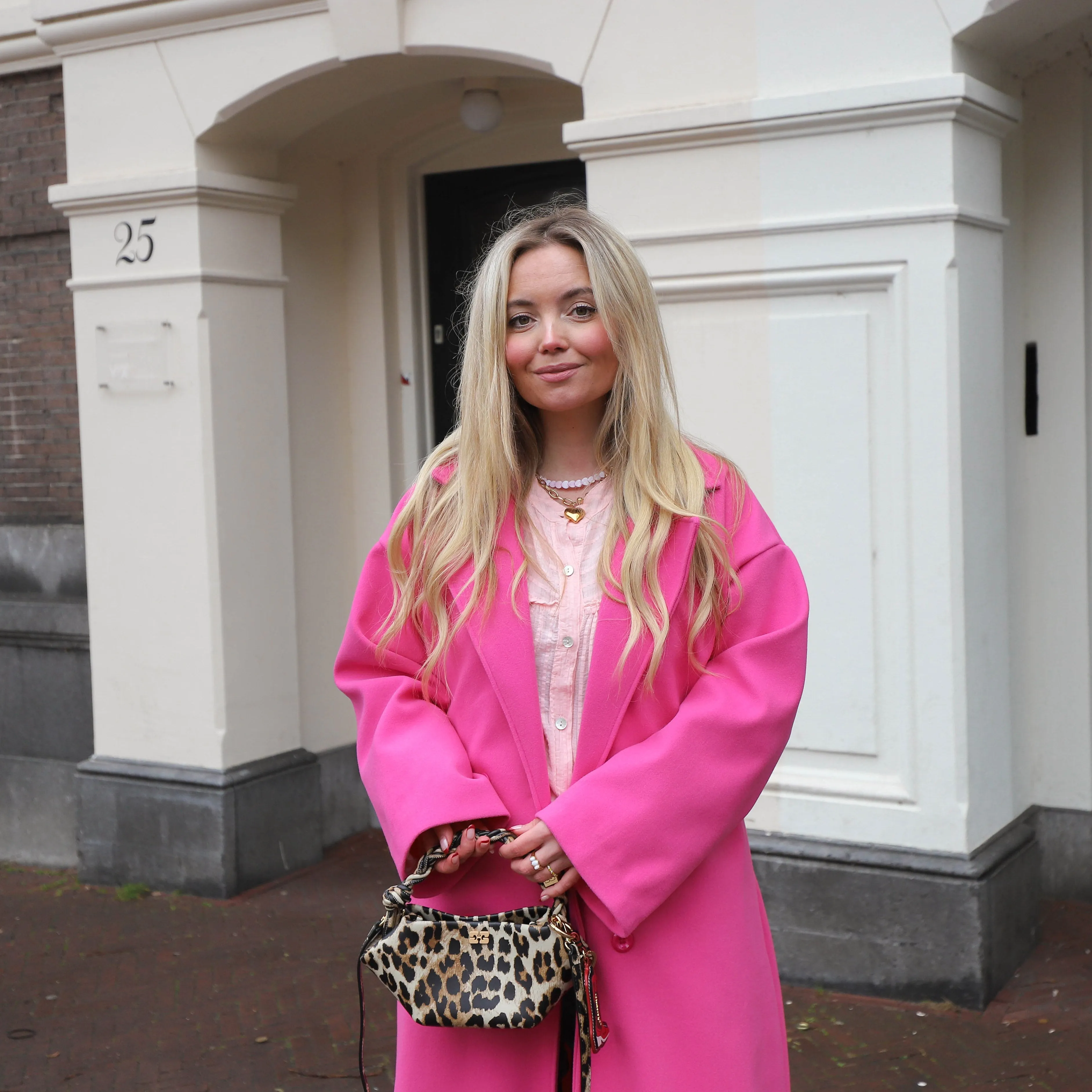 Mae mantel roze