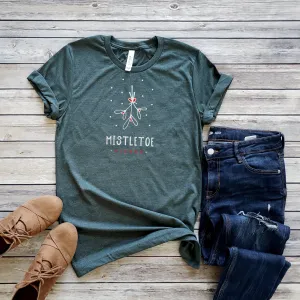 MISTLETOE KISSES TEE
