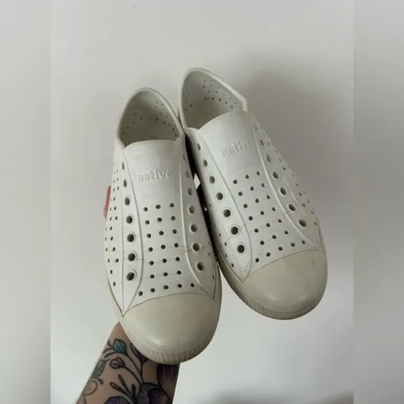 Native Shoes JEFFERSON SLIP-ONS IN WHITE Mens 7/Womens 9