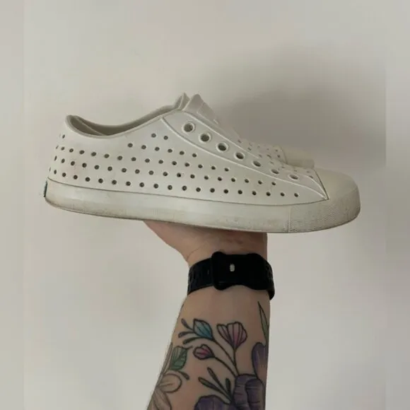 Native Shoes JEFFERSON SLIP-ONS IN WHITE Mens 7/Womens 9
