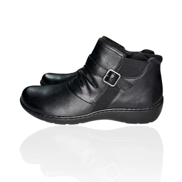 NEW Clarks Size 9 Cora Ruched Leather Ankle Booties Classic Boots $140 Black