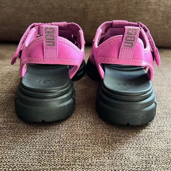 New UGG Ashton Multistrap Chunky Sandals Girls Size 4 (Youth) in Pink