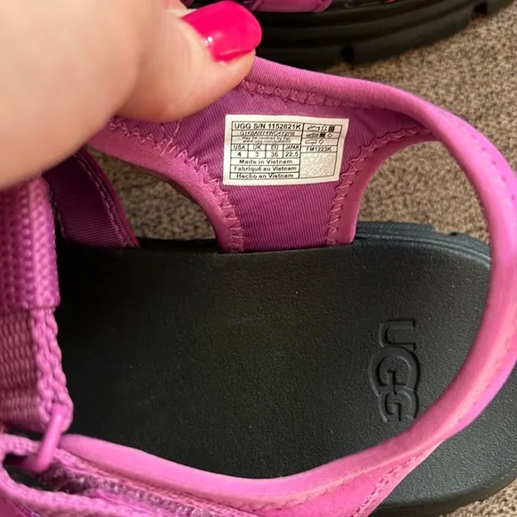 New UGG Ashton Multistrap Chunky Sandals Girls Size 4 (Youth) in Pink